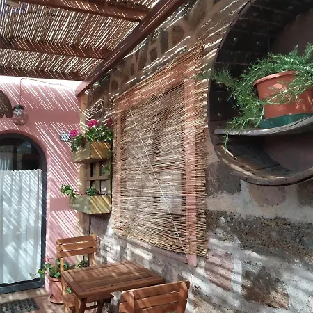 I Dammusi Di Sottokuddia Scauri (Sicily)