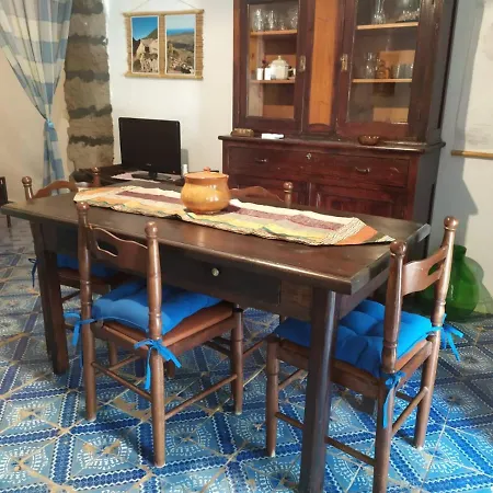 I Dammusi Di Sottokuddia Scauri (Sicily)