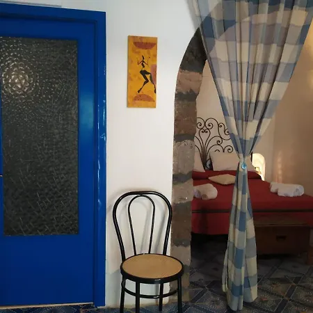 I Dammusi Di Sottokuddia Feriehus Scauri (Sicily)